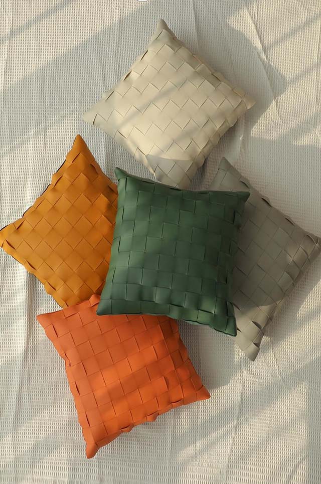 PILLOWS 4