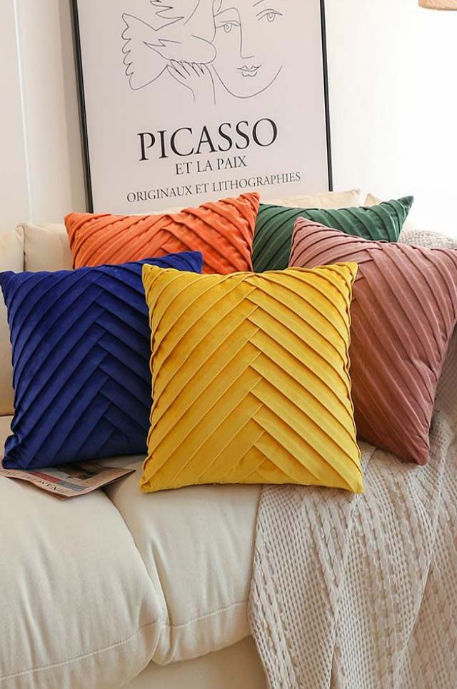 PILLOWS 22