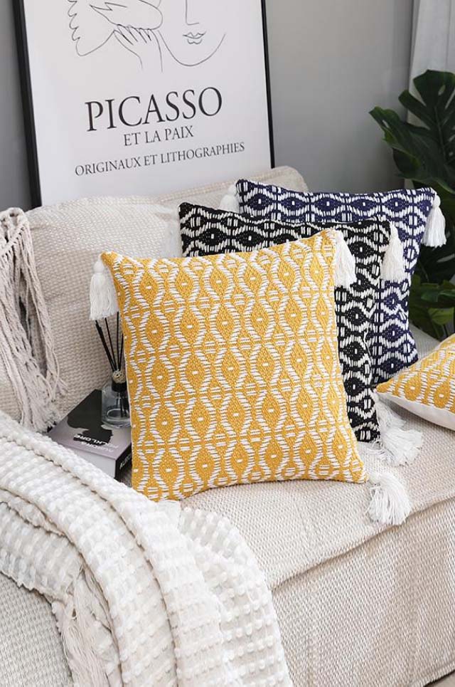 PILLOWS 33