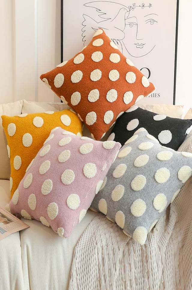 PILLOWS 38